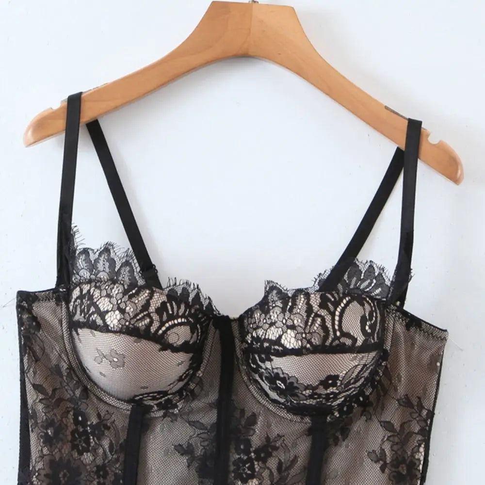 Cropped Feminino de Renda com Ajuste Justo ✨